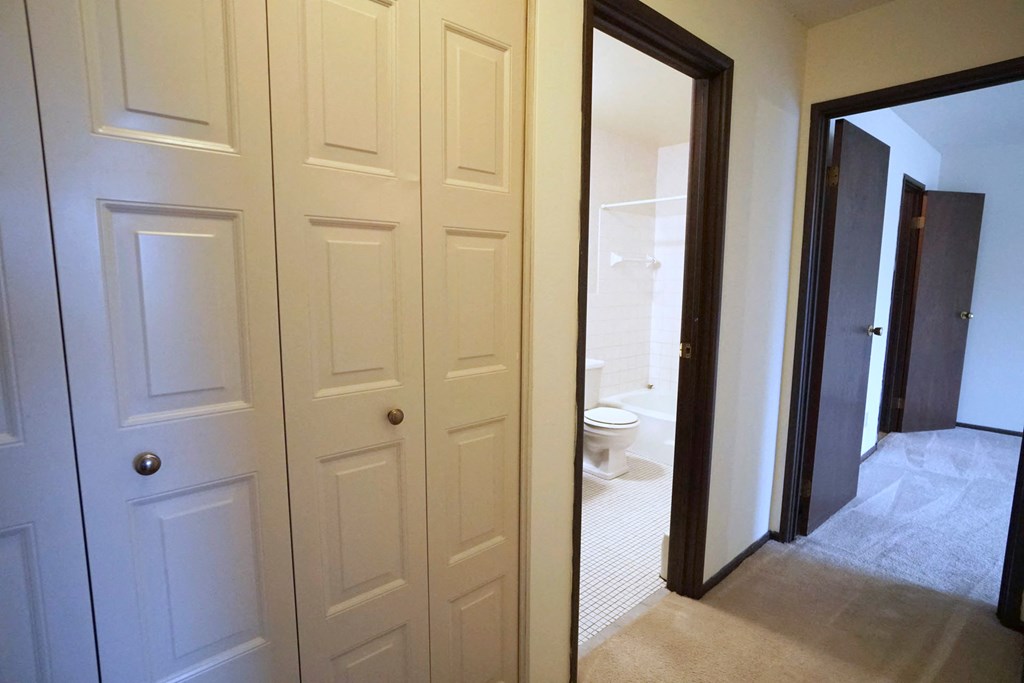 bellows court bedroom, West St. Paul, Minnesota
