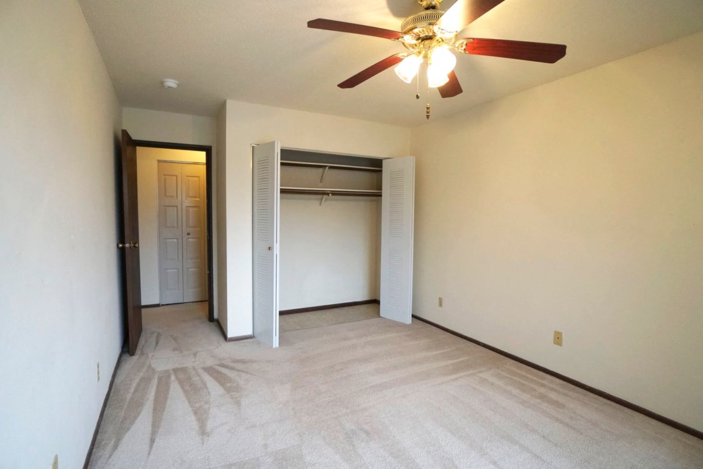 bellows court bedroom, West St. Paul, Minnesota