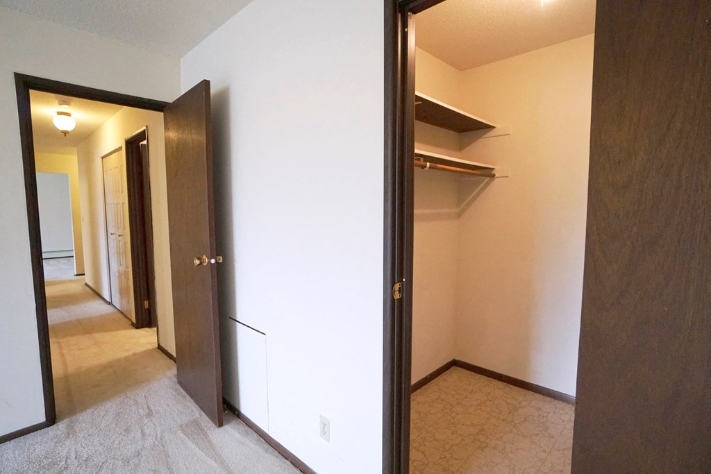 bellows court bedroom, West St. Paul, Minnesota