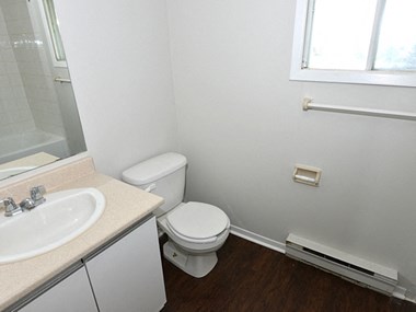 136 Belmont 3 Beds Apartment for Rent