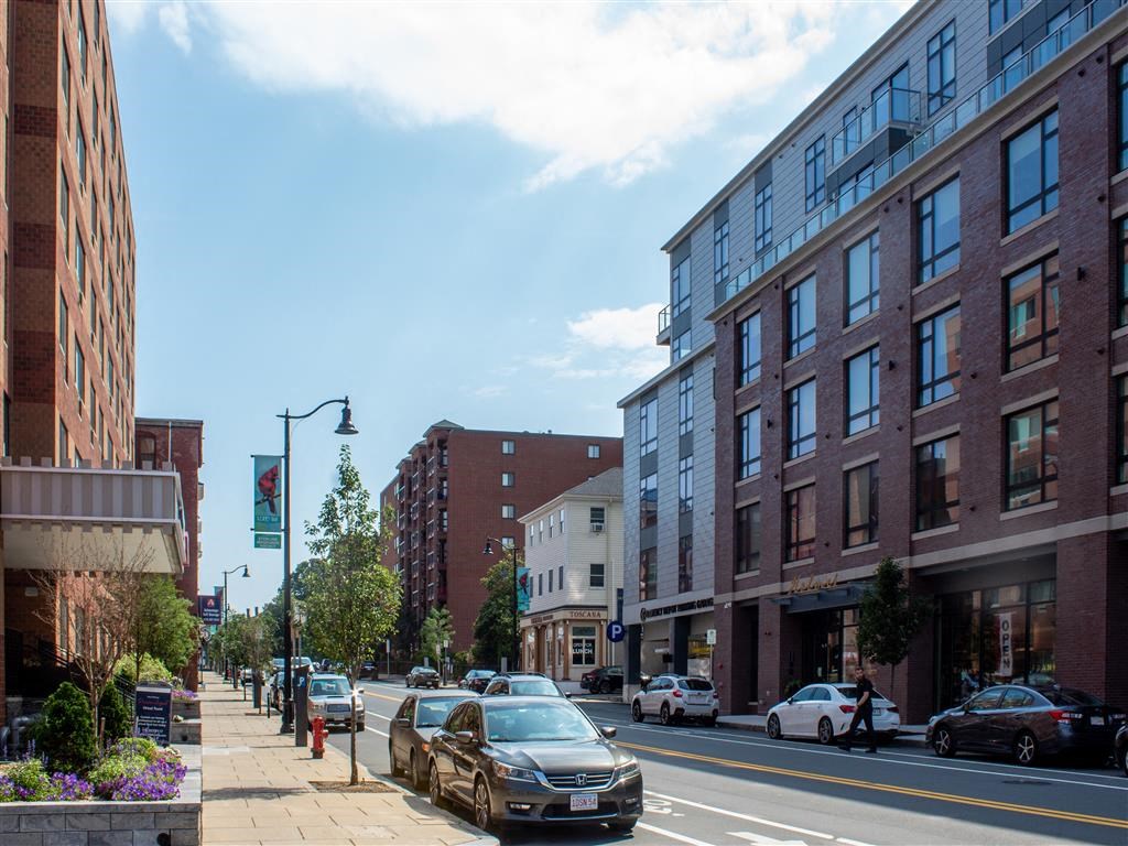 Best Dining Options Within Minutes at Holmes Beverly, Beverly, MA, 01915