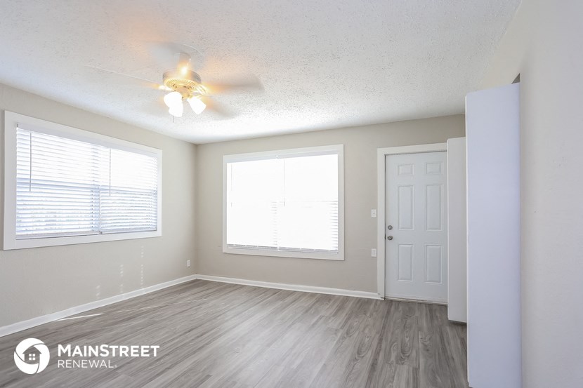 the spacious living room of our two bedroom apartment at university heights apartments