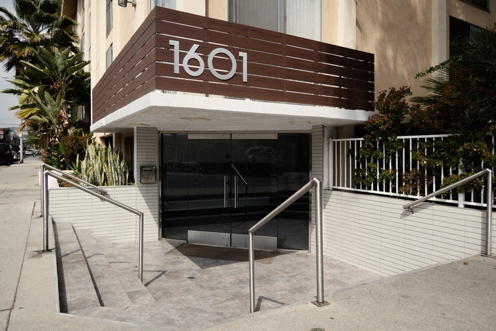 the building where the hotel is located