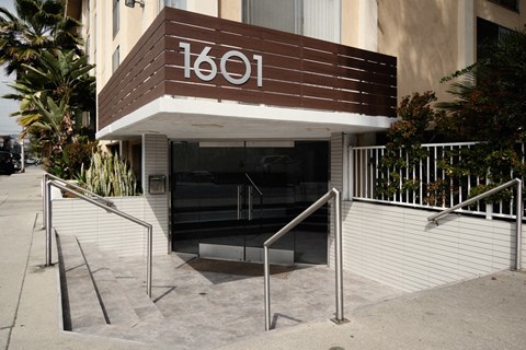 the building where the hotel is located