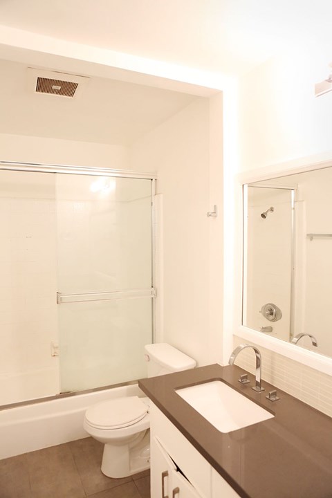 1601 N. Poinsettia Place Studio-2 Beds Apartment for Rent - Photo Gallery 9