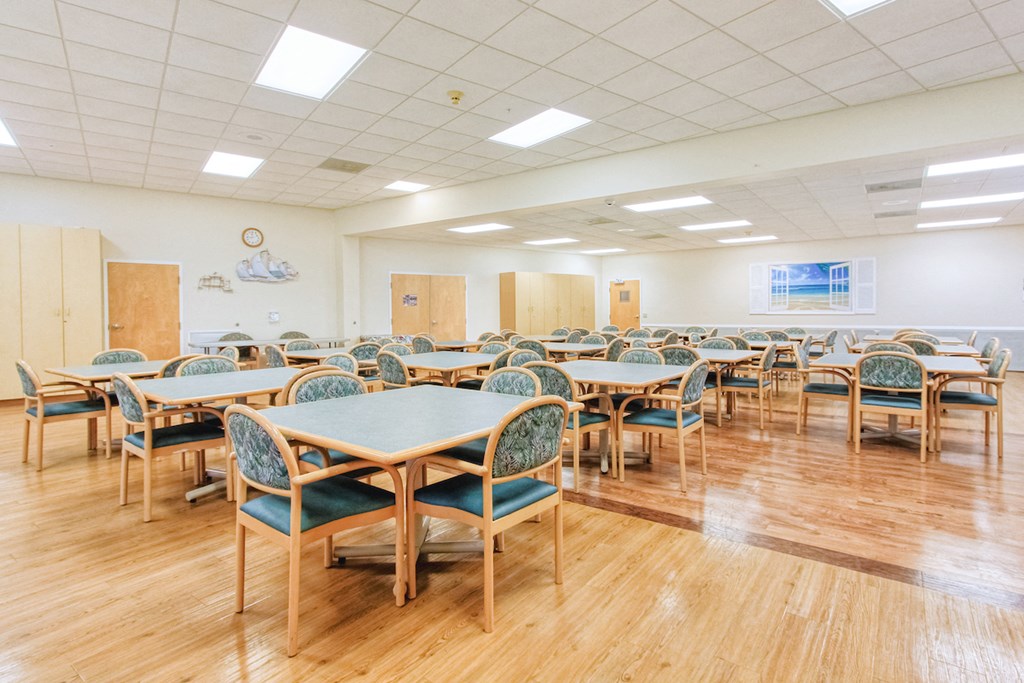 community room with many dining tables and chairs