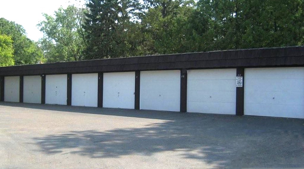 Lake Phalen Place - Garages
