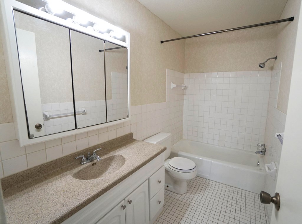 Charlton Place - bathroom