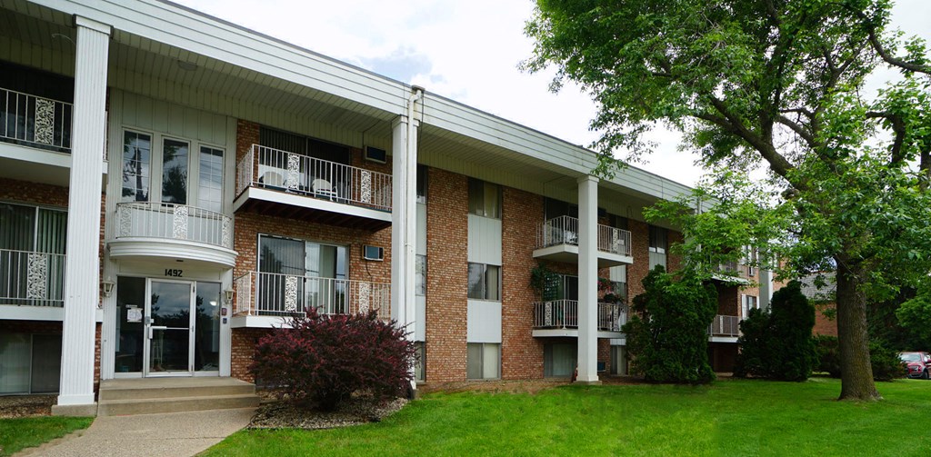 Charlton Estates - Exterior, West St. Paul, Minnesota