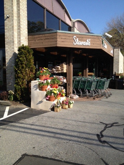 A Stewarts restaurant with a parking lot in front.