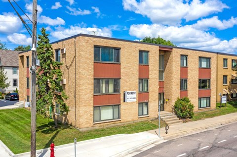 Como Court Exterior, Minneapolis, Minnesota