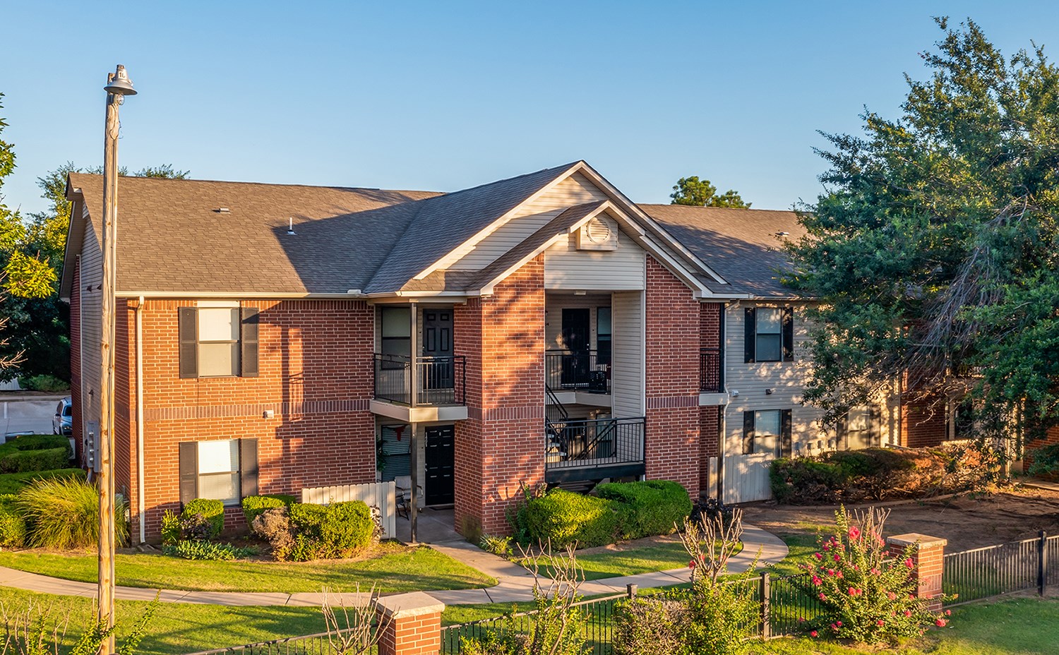 12th And Renaissance Apartments, 1900 Renaissance Dr., Norman, OK