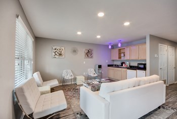 201 Woodcrest Drive 1-3 Beds Apartment for Rent - Photo Gallery 4