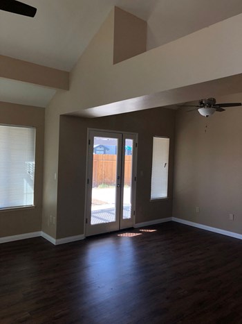 7100 Hanover Circle 2 Beds House for Rent - Photo Gallery 6
