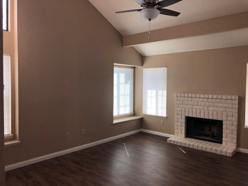 7100 Hanover Circle 2 Beds House for Rent - Photo Gallery 3