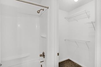 Oval Tub at Aberdine Place, Kentucky