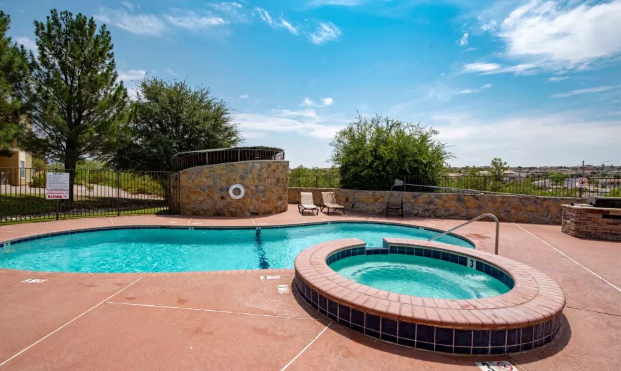 Cuestas Apartment Homes Las Cruces, NM Sparkling Pool