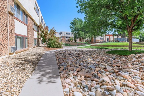 the preserve at ballantyne commons apartment community walkway and rocks