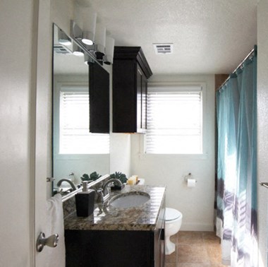 3342 E 25Th St 2 Beds Apartment for Rent - Photo Gallery 1
