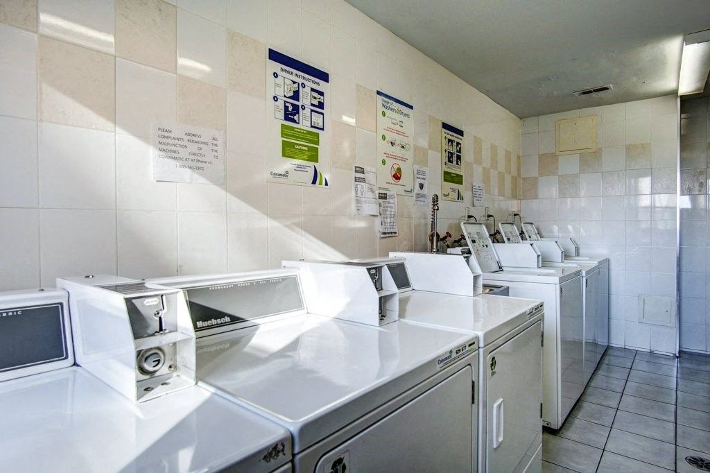 a kitchen with a bunch of washing machines and sinks
