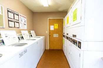 Laundry Room at Bristol Pointe Apartments, Olathe, Kansas