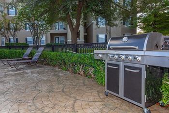 Outdoor Grill at Wade Crossing Apartment Homes , Texas 75035
