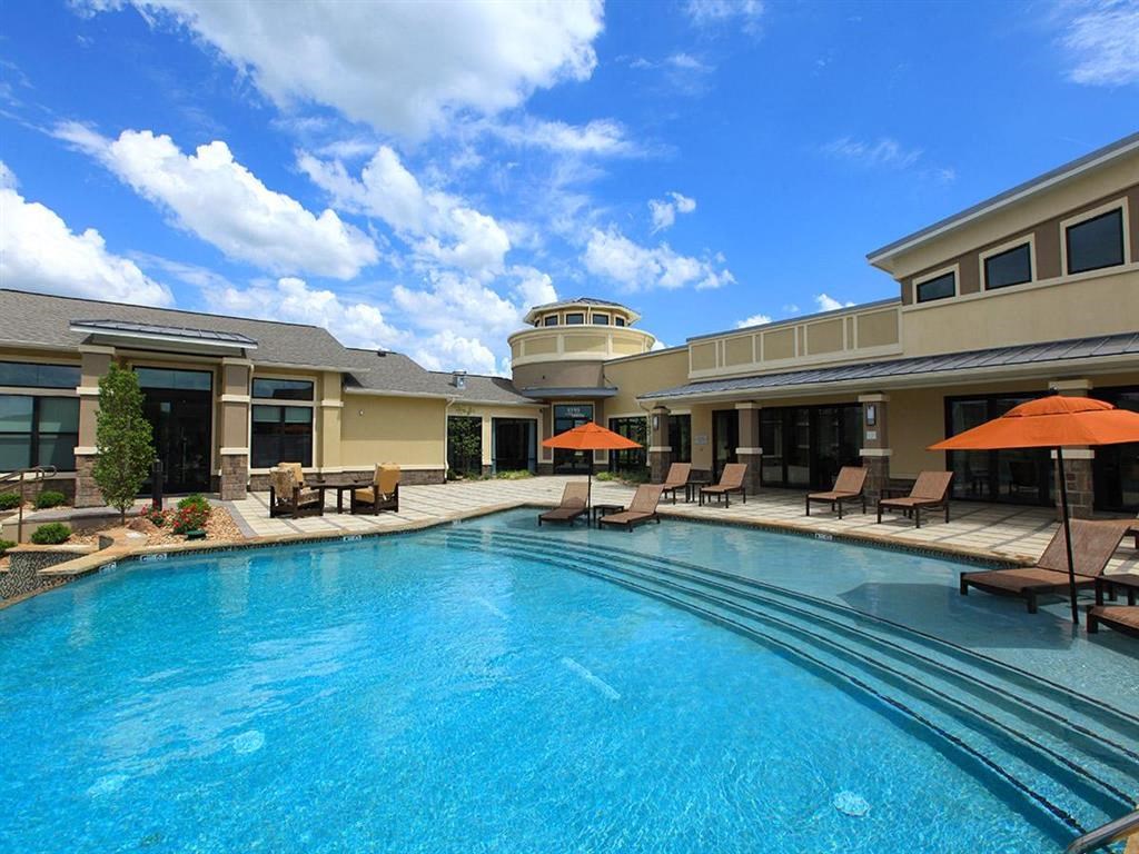 the swimming pool at the resort at governors residence