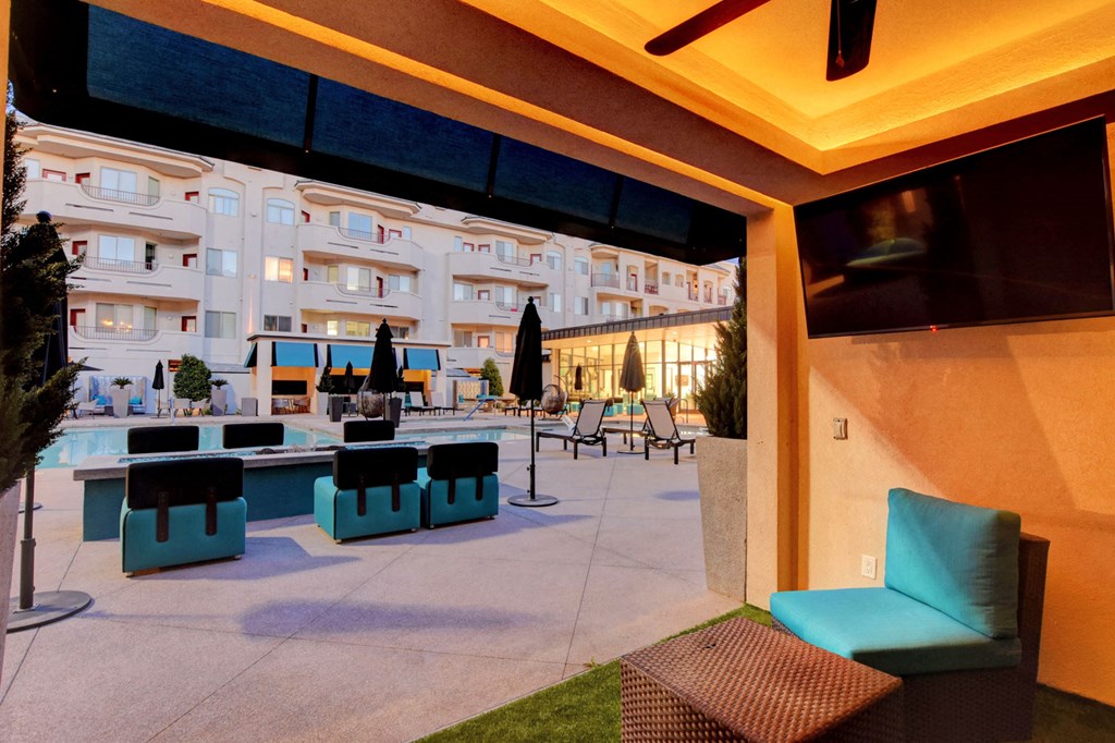 a restaurant or other place to eat at hotel horizont