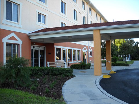 covered drive at Villa San Marcos apartments