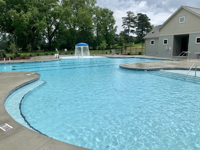 a large swimming pool with a water fountain