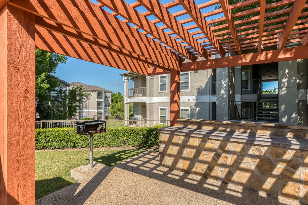 the preserve at ballantyne commons clubhouse patio with pergola and grill