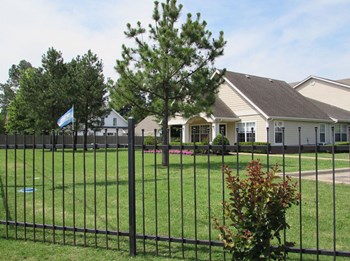 Well maintained grounds  at Gardens at Pryor Creek Apartments - Photo Gallery 18