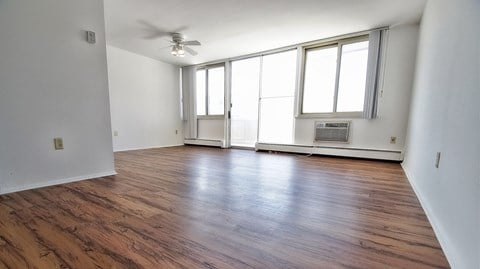 22705 Lakeshore Blvd 1-2 Beds Apartment for Rent - Photo Gallery 25