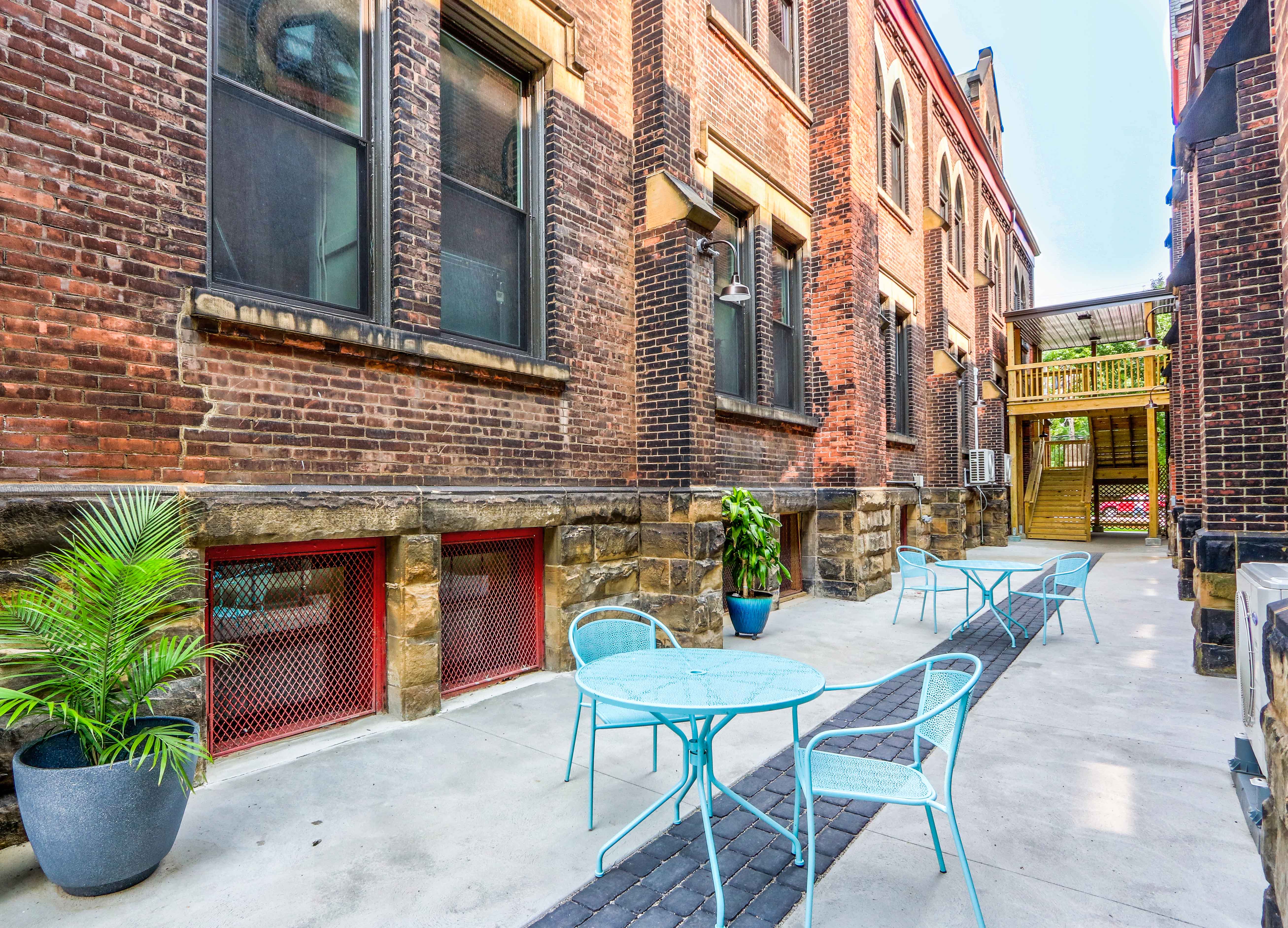 Beautiful Common Courtyard with Tables and Chairs at San Sofia Luxury Apartments, Cleveland, Ohio, 44113