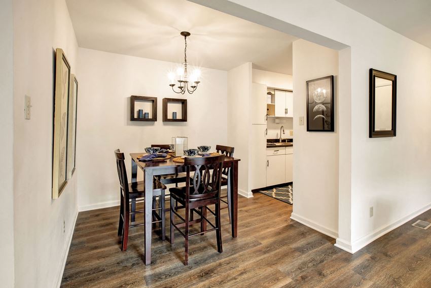 207-1 Enchanted Parkway 2 Beds Apartment, Townhouse for Rent - Photo Gallery