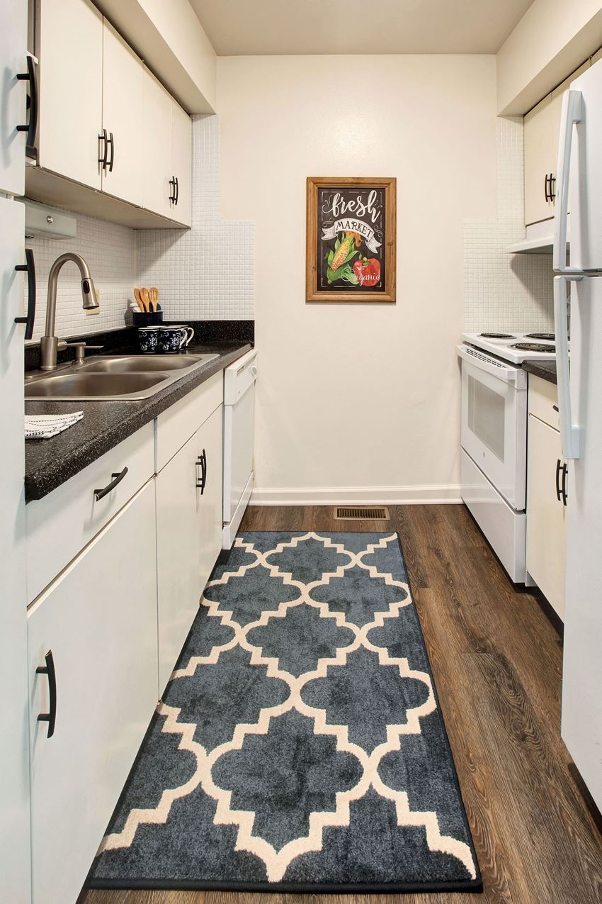 207-1 Enchanted Parkway 2 Beds Apartment, Townhouse for Rent - Photo Gallery