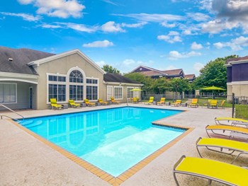 apartment swimming pool in Baton Rouge - Photo Gallery 4