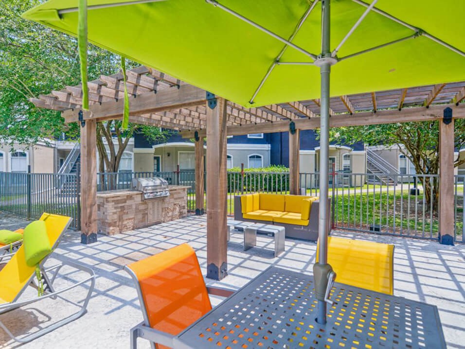 apartment picnic area in Baton Rouge