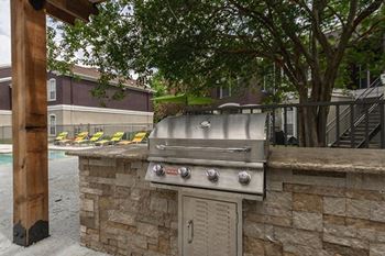 apartment grill area in Baton Rouge