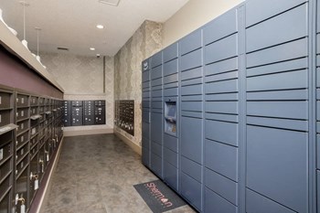 Locker Room at Altitude 970, Kansas City, Missouri - Photo Gallery 17