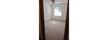 1 Bedroom, 1 Bathroom w/den/balc (Ont-B)