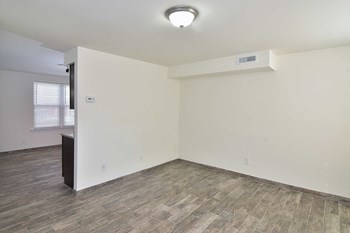 101 E. Camden Ave. 2 Beds Apartment for Rent - Photo Gallery 4