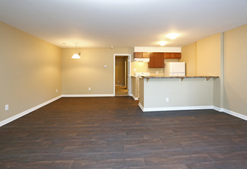 raleigh now leasing apartments newly renovated - Photo Gallery 5