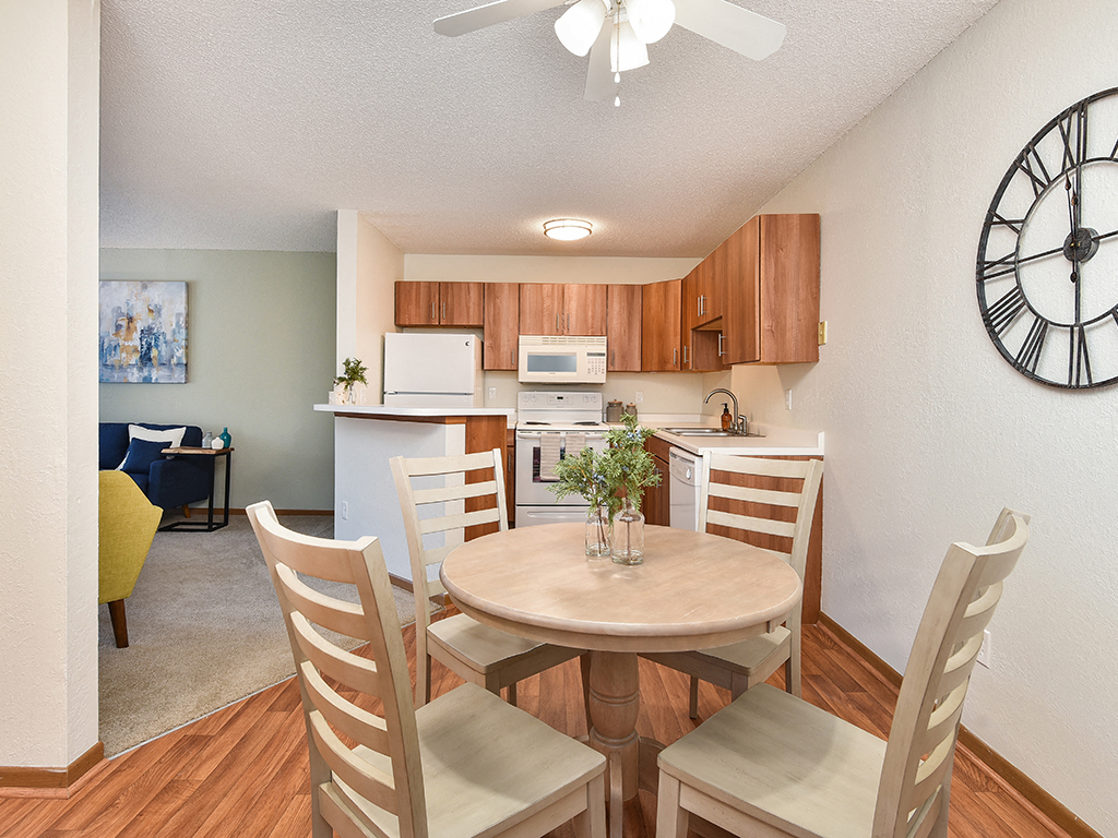 Westwind Apartments - Dining Room & Kitchen