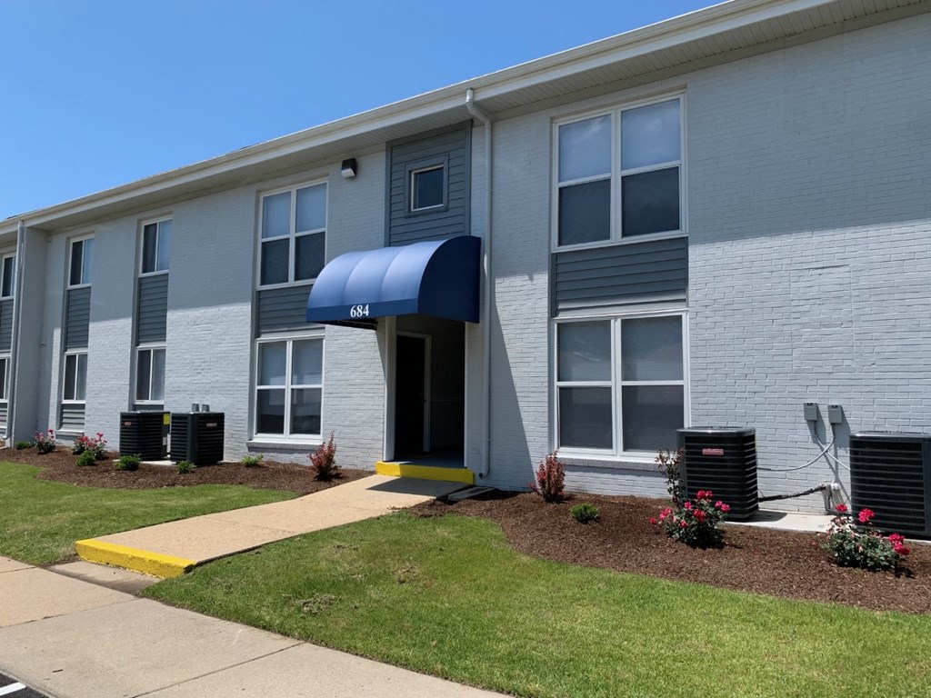 a building with an blue awning in front of it