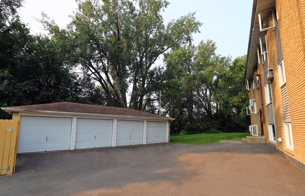 Ryan Creek Center Garages