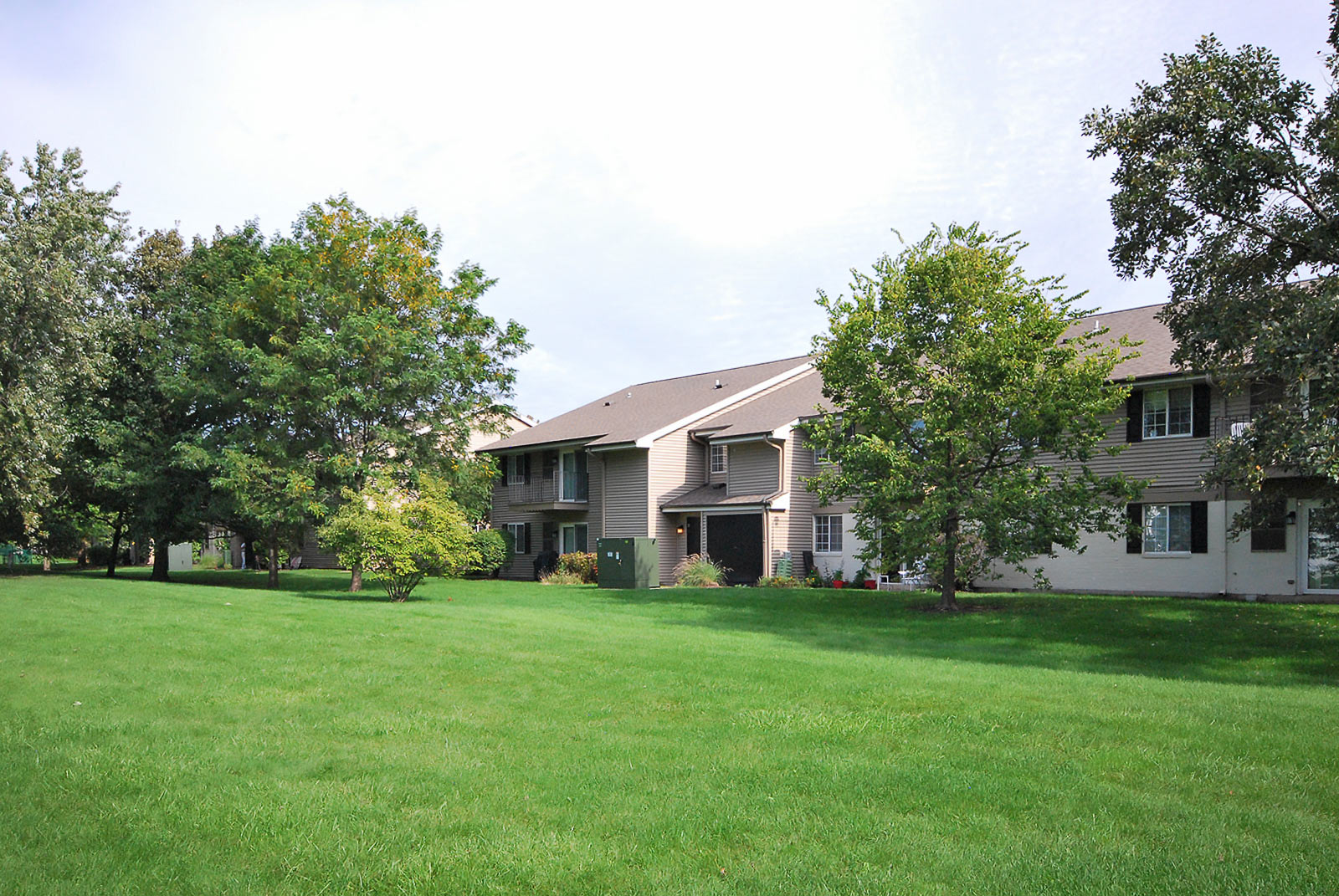 Fairways of Naperville Apartments Exterior
