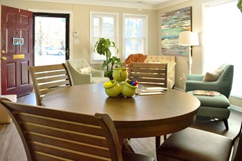 round table and four chairs in leasing office