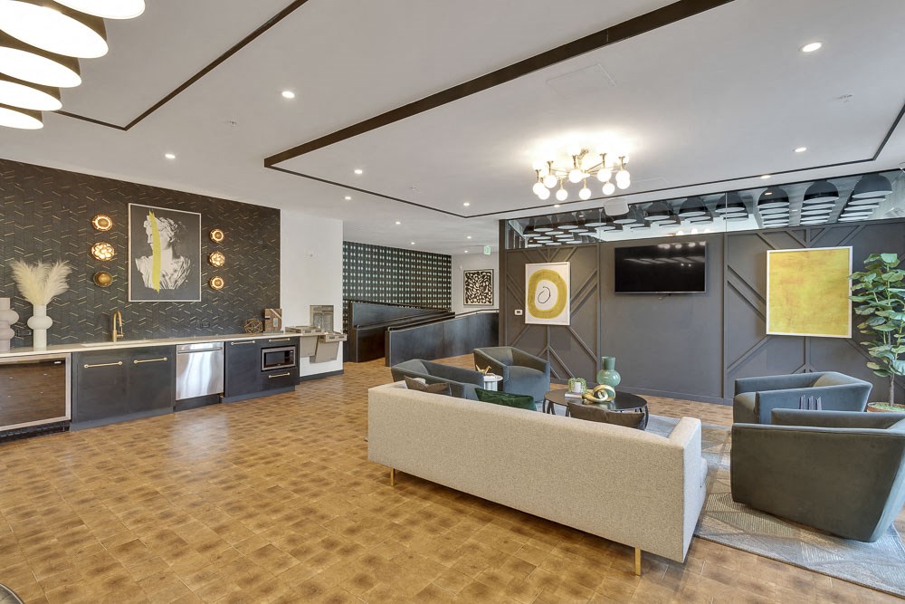 the lobby or reception area of quest hotel