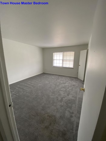 Williamsburg East Apartments